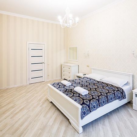 Leogrand Vip Apartments On Udatnogo 4 ลวีฟ ภายนอก รูปภาพ