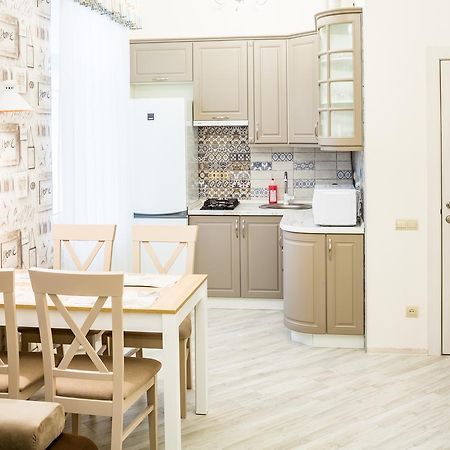 Leogrand Vip Apartments On Udatnogo 4 ลวีฟ ภายนอก รูปภาพ