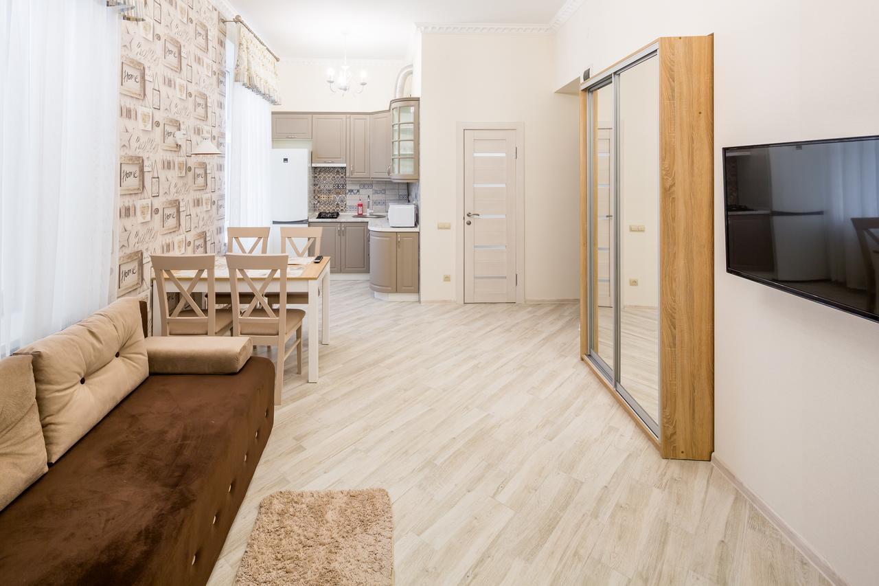 Leogrand Vip Apartments On Udatnogo 4 ลวีฟ ภายนอก รูปภาพ