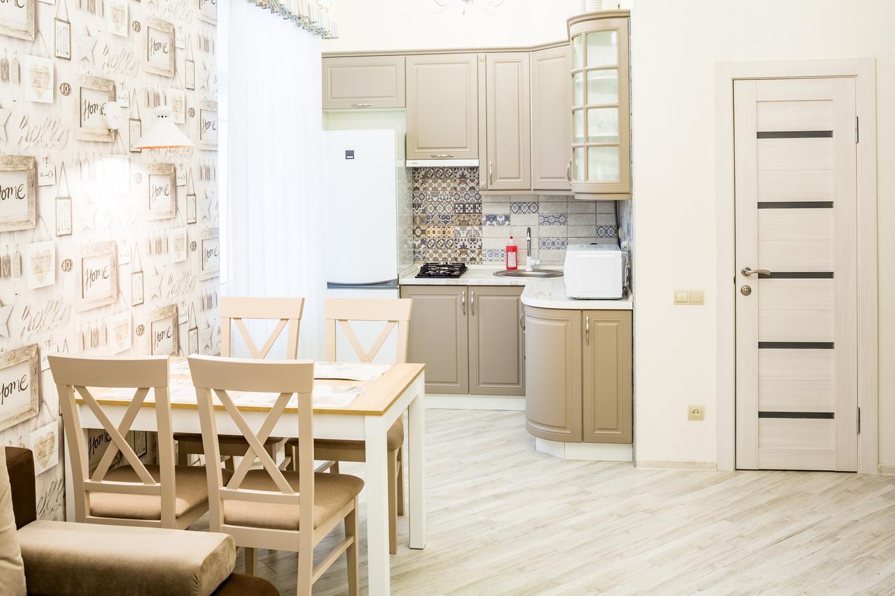 Leogrand Vip Apartments On Udatnogo 4 ลวีฟ ภายนอก รูปภาพ